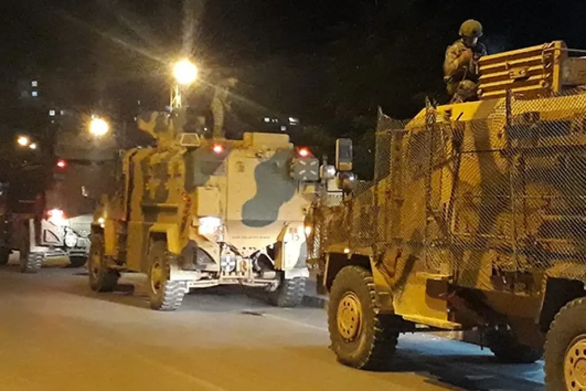 Sınıra komando ve askeri araç sevkiyatı