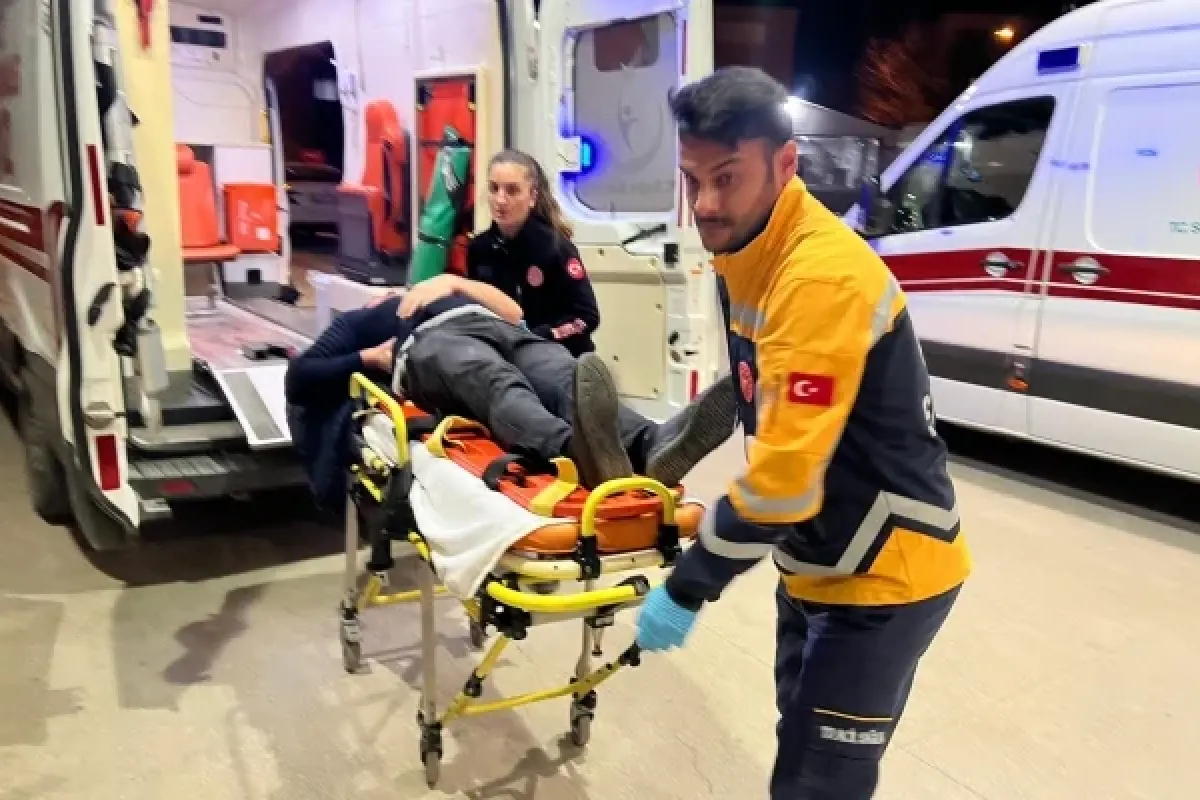 İnegöl'de servis minibüsü TIR'a çarptı