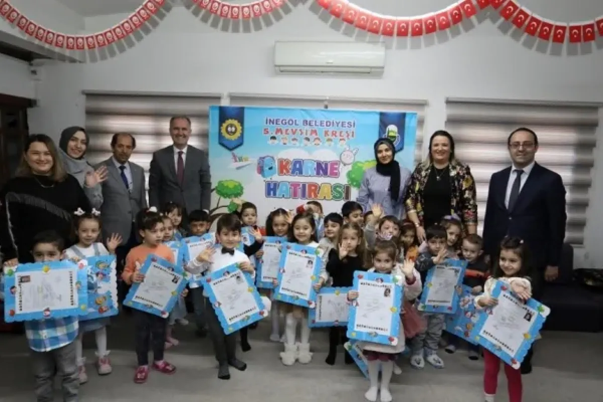 Beşinci Mevsimin Minikleri İlk Karnelerini Aldı