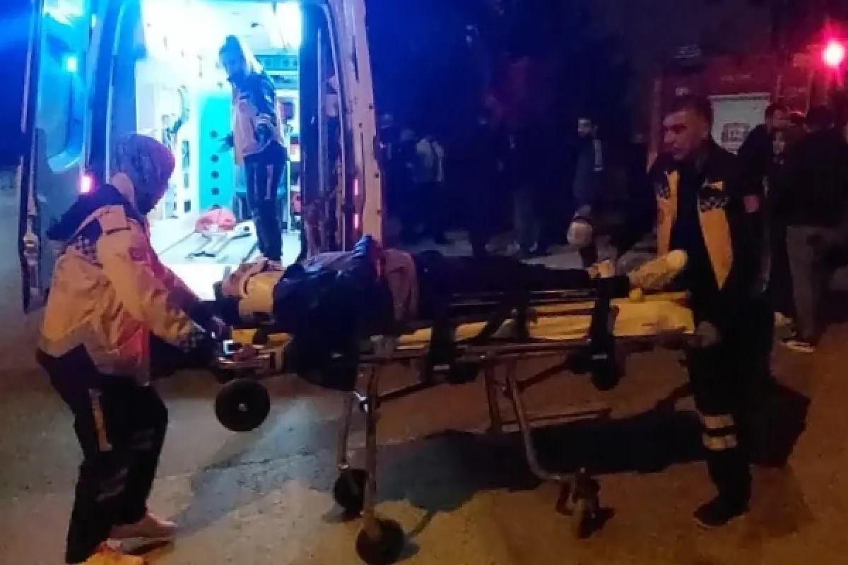 İnegöl'de gece yarısı feci kaza: Araçta sıkıştılar...