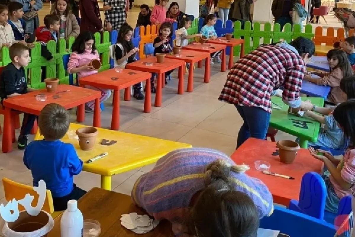 Çocuklar sömestr tatilini İnegöl Avm'de doyasıya yaşamaya devam ediyor