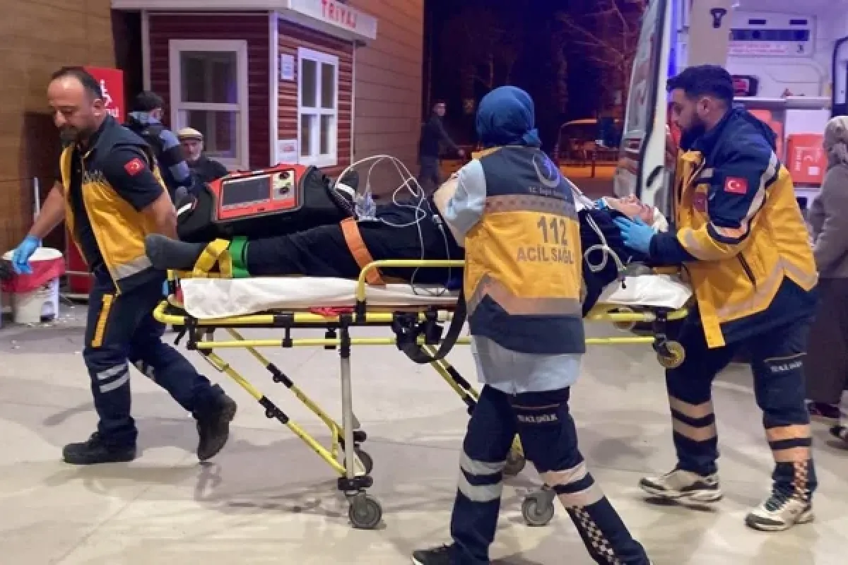 Hafif ticari aracın çarptığı adam ağır yaralandı