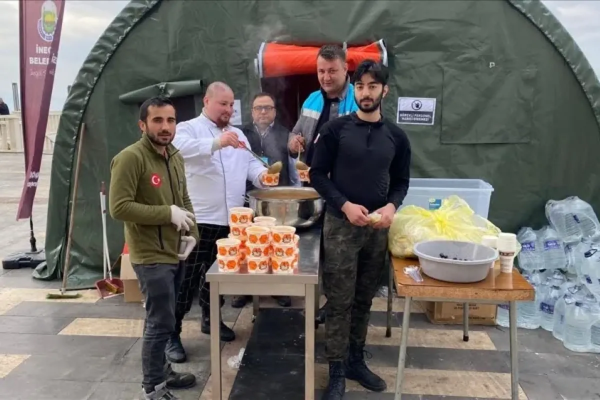 Deprem bölgesinde yaralar sarılıyor