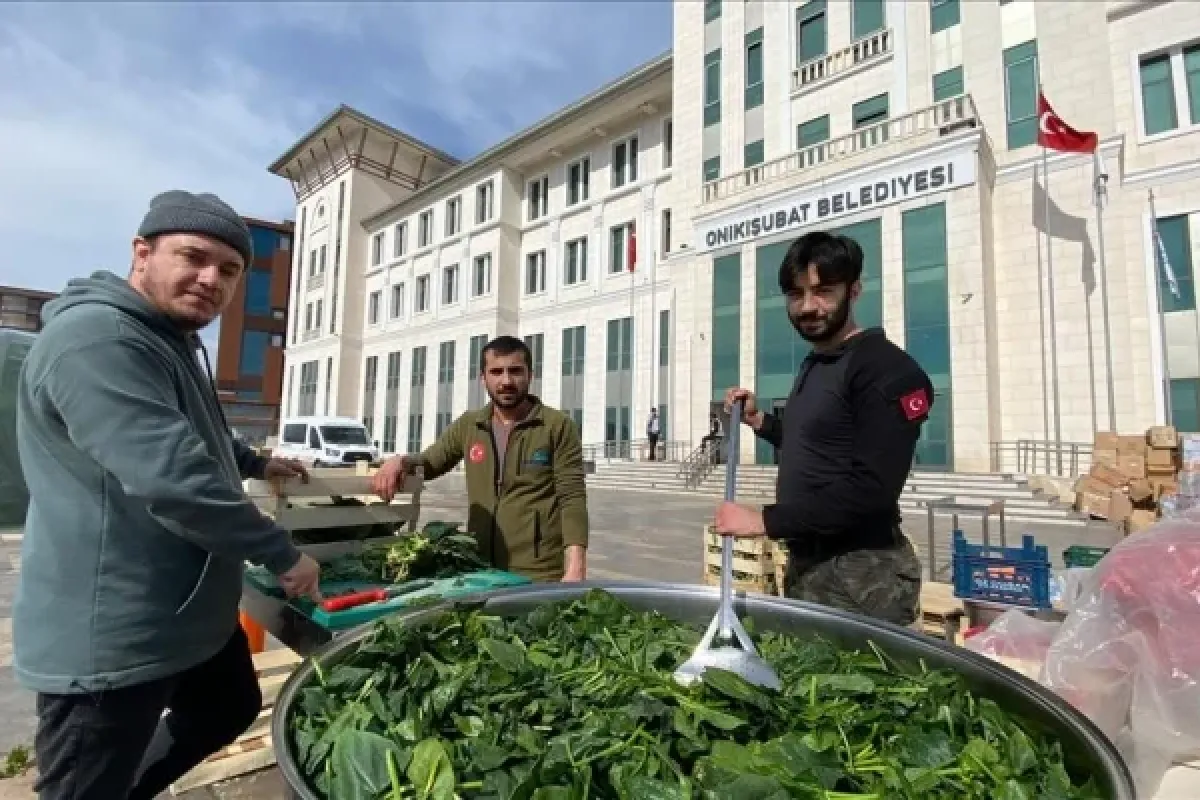 Gastro İnegöl Şefleri Günlük 11 Bin Kişiye Sıcak Yemek Çıkarıyor