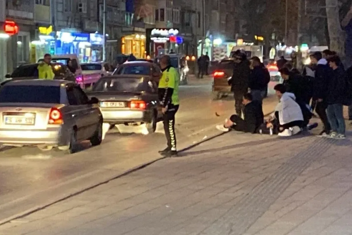 Park caddesinde kaza 2 yaralı