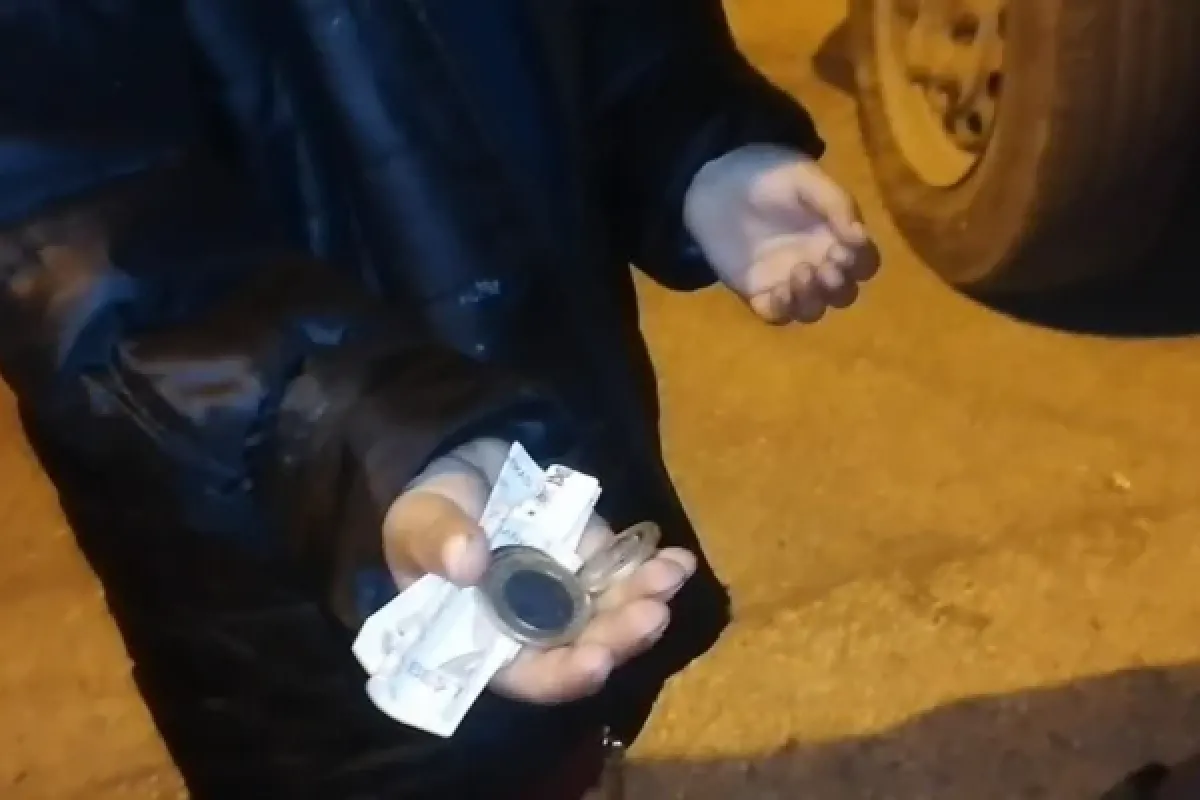 Eşini ve çocuklarını dilendirirken yakalandı