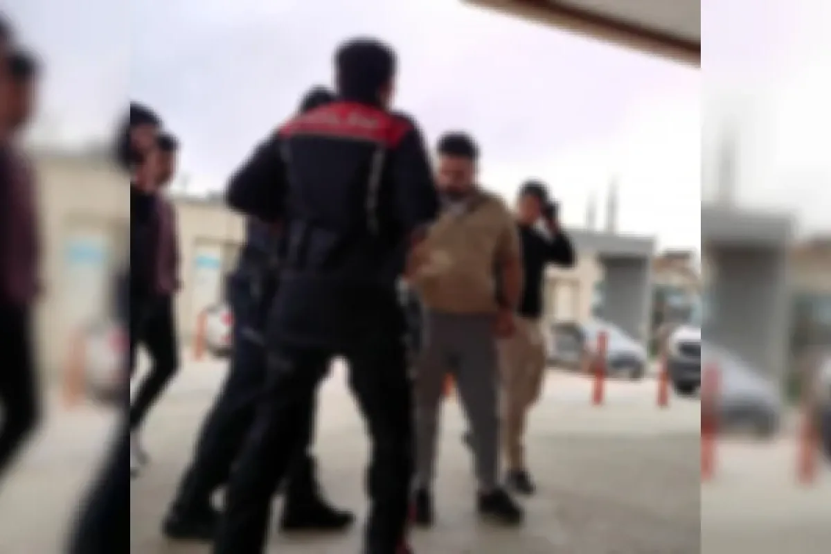 Kaza sonrası anlaşamayan araç sürücüleri kavga etti !