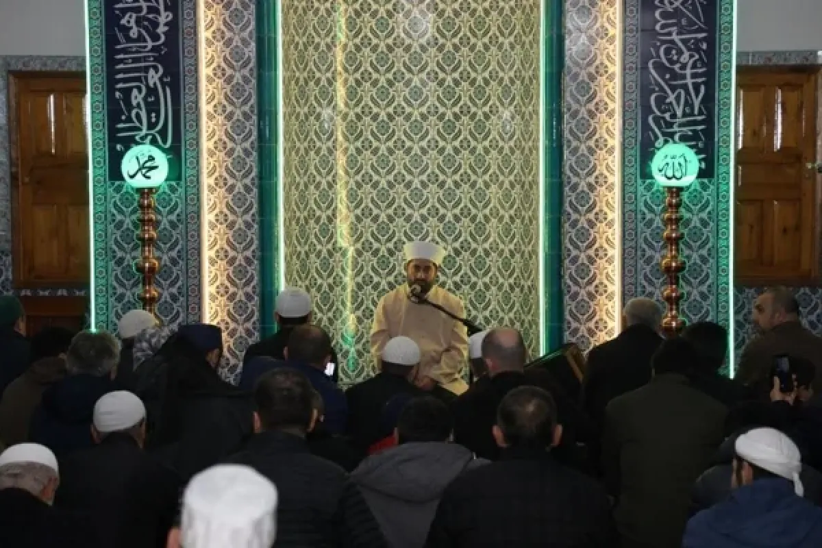 Hafız Ali Derman Teravihte İnegöl Cemaati İle Buluştu