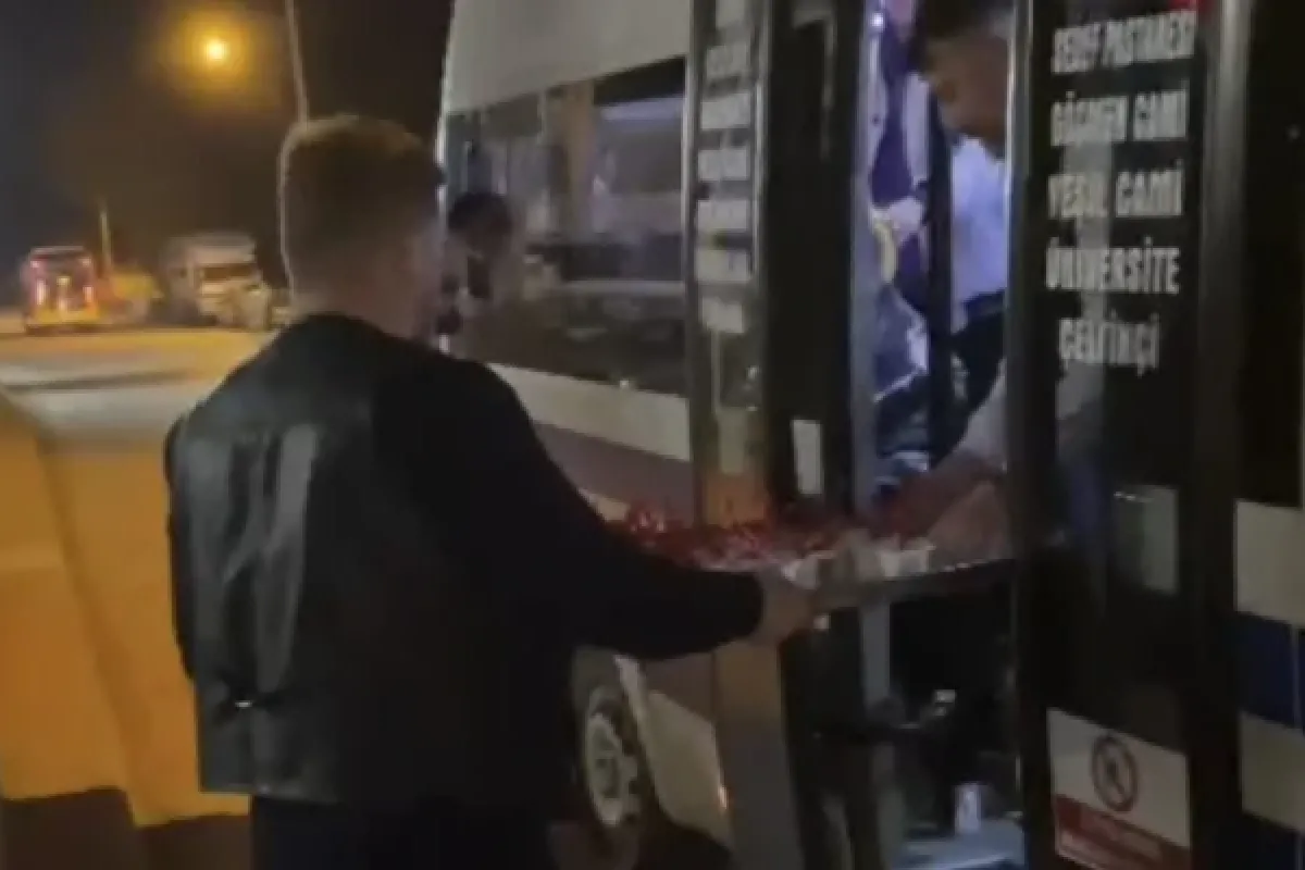 Otobüsleri durdurup Helva İkram Ettiler