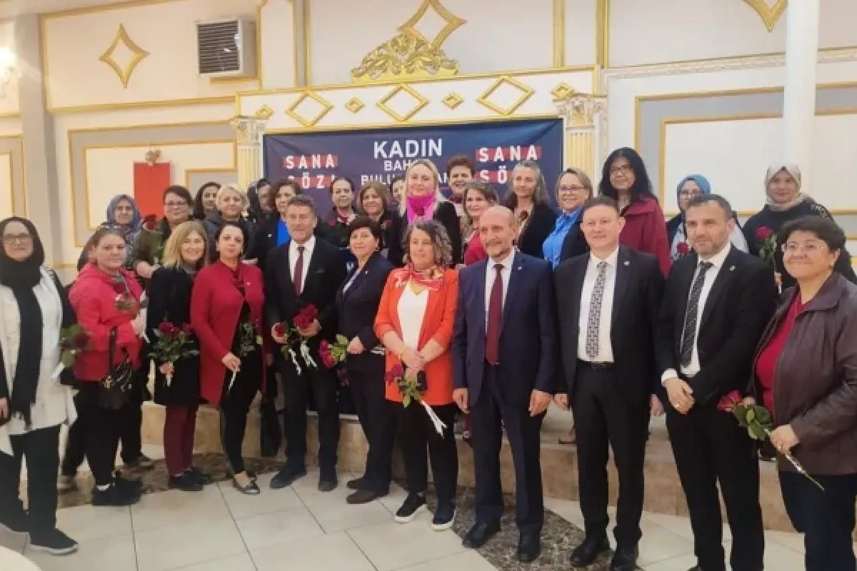 "Kamplaşmaya inat bizler birlikteyiz"