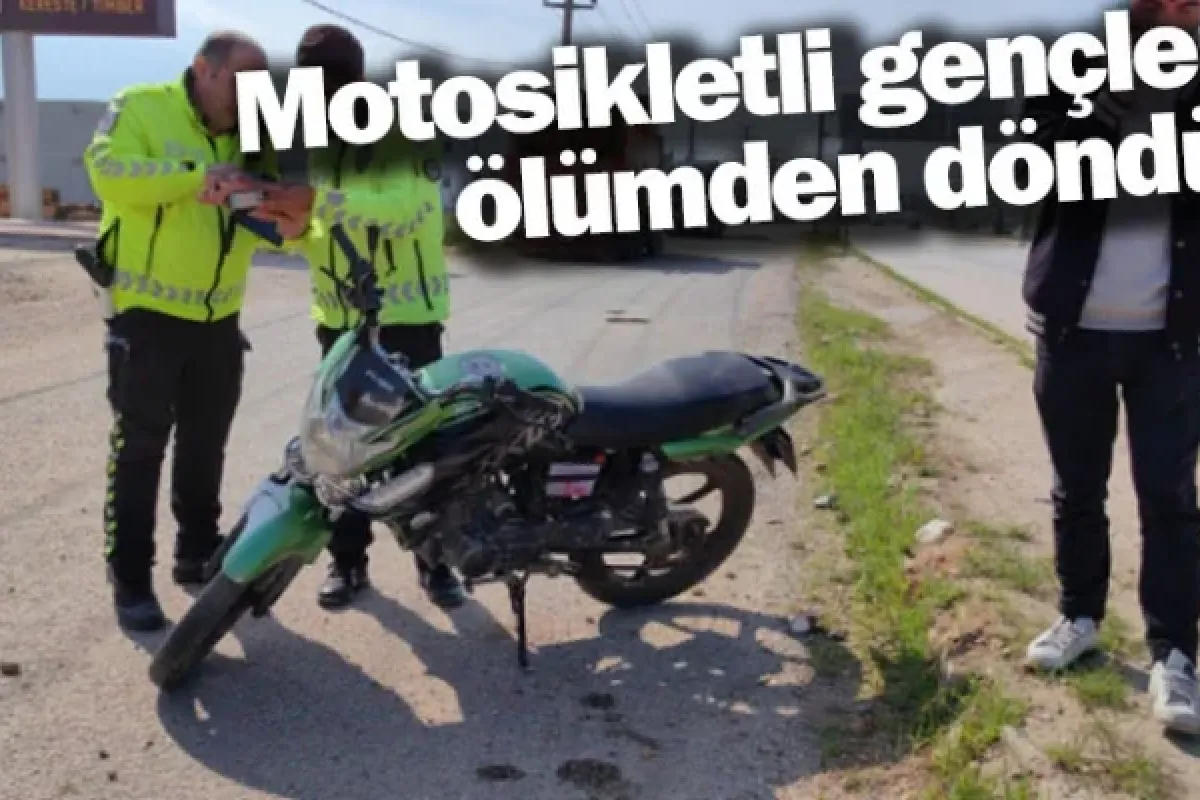 Motosikletli gençler ölümden döndü