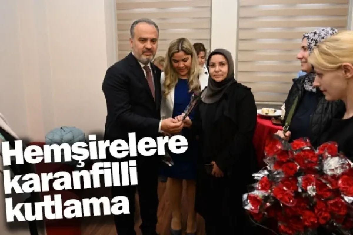 Hemşirelere karanfilli kutlama
