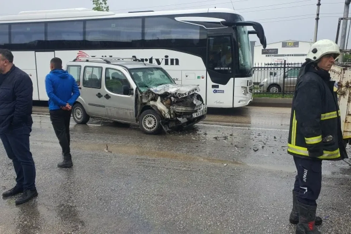 Yağışla gelen kaza