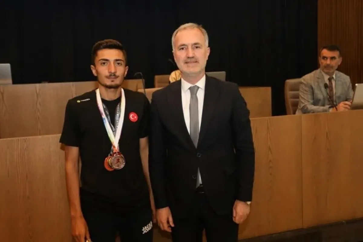 Balkan 3’üncüsü Milli Sporcu Mecliste Ödüllendirildi