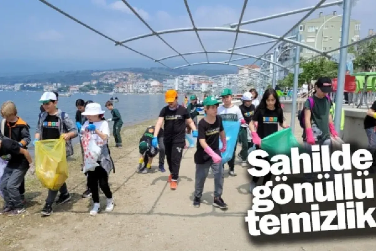 Sahilde gönüllü temizlik
