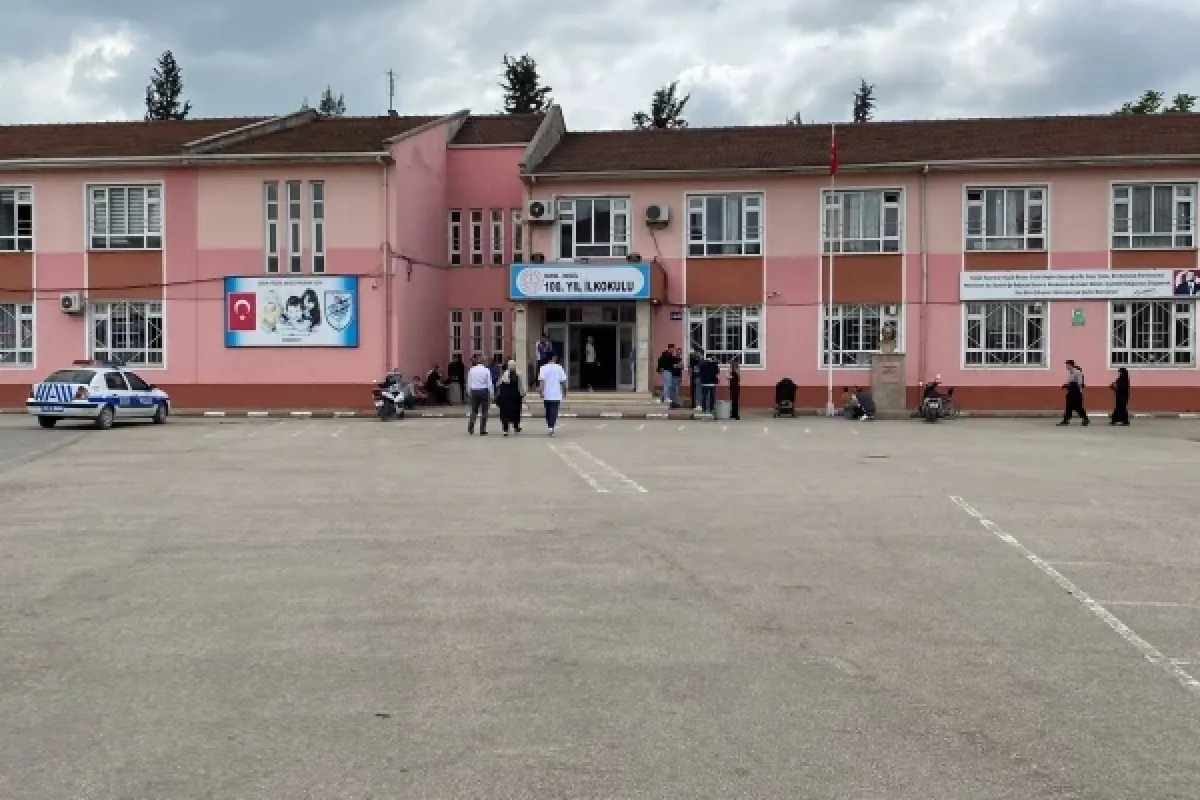 İnegöl'de babasının yerine oy kullanırken yakalandı