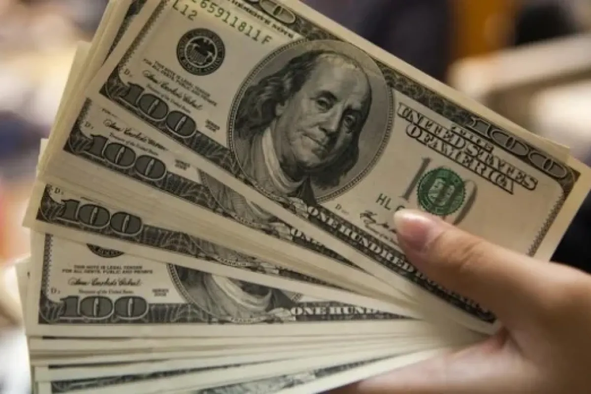 Dolar, zirvesini yeniledi