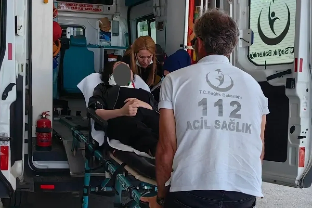 Üzerine sunta düştü!