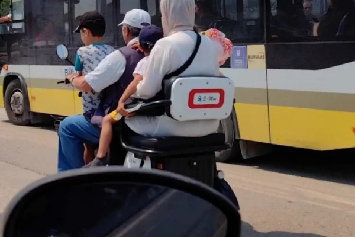 İnegöl'de elektrikli bisiklete 6 kişi bindiler