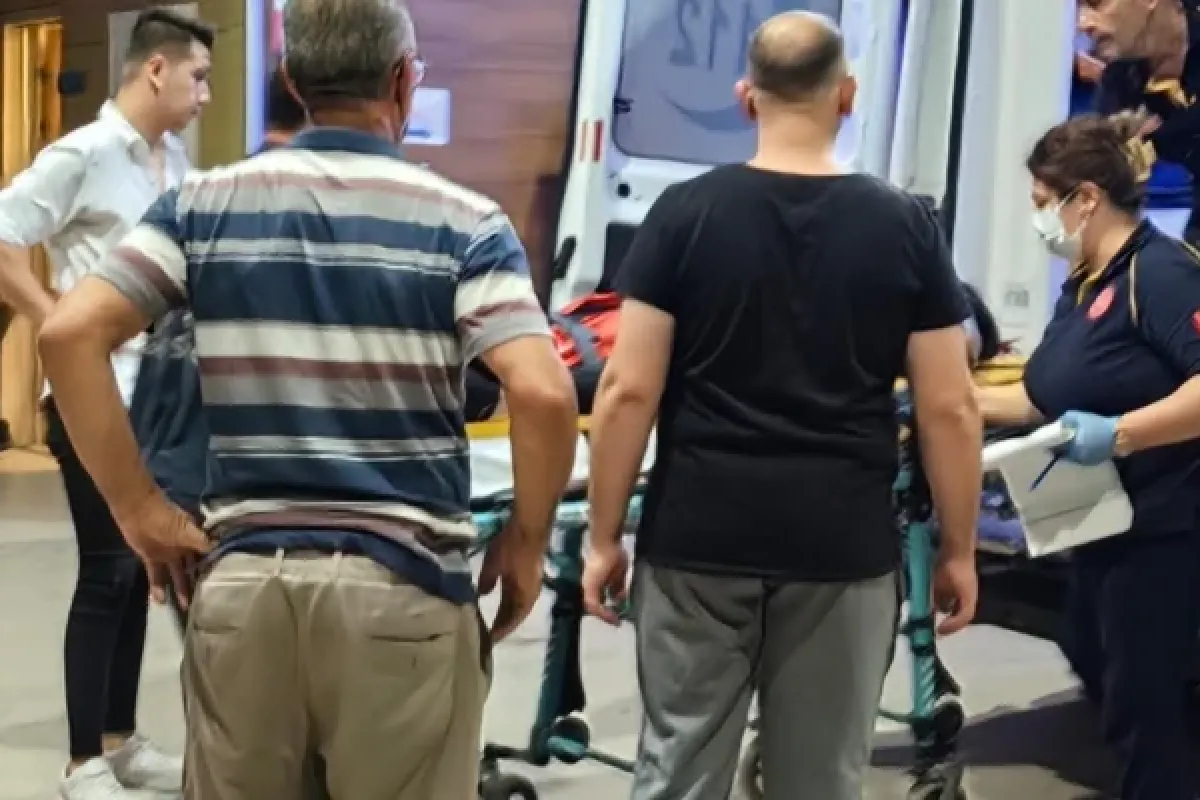 Otomobille çarpışan motosiklet hurdaya döndü