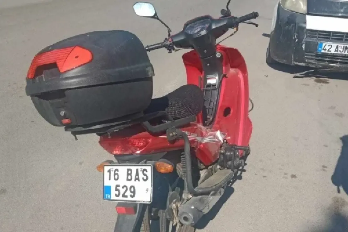 Otomobille çarpışan motosikletin sürücüsü yaralandı