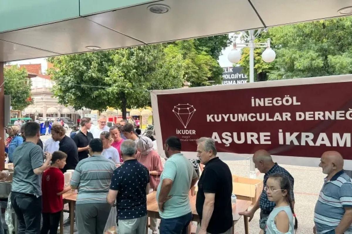 Kuyumculardan aşure ikramı