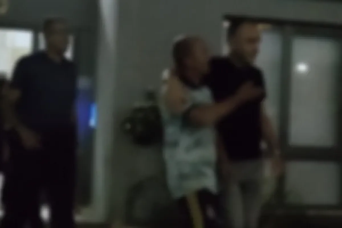 Çatıya çıktı!