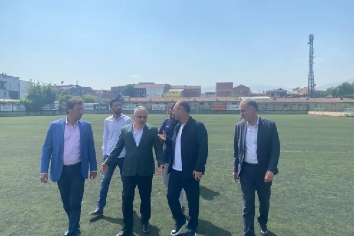 Futbol sahaları yenileniyor