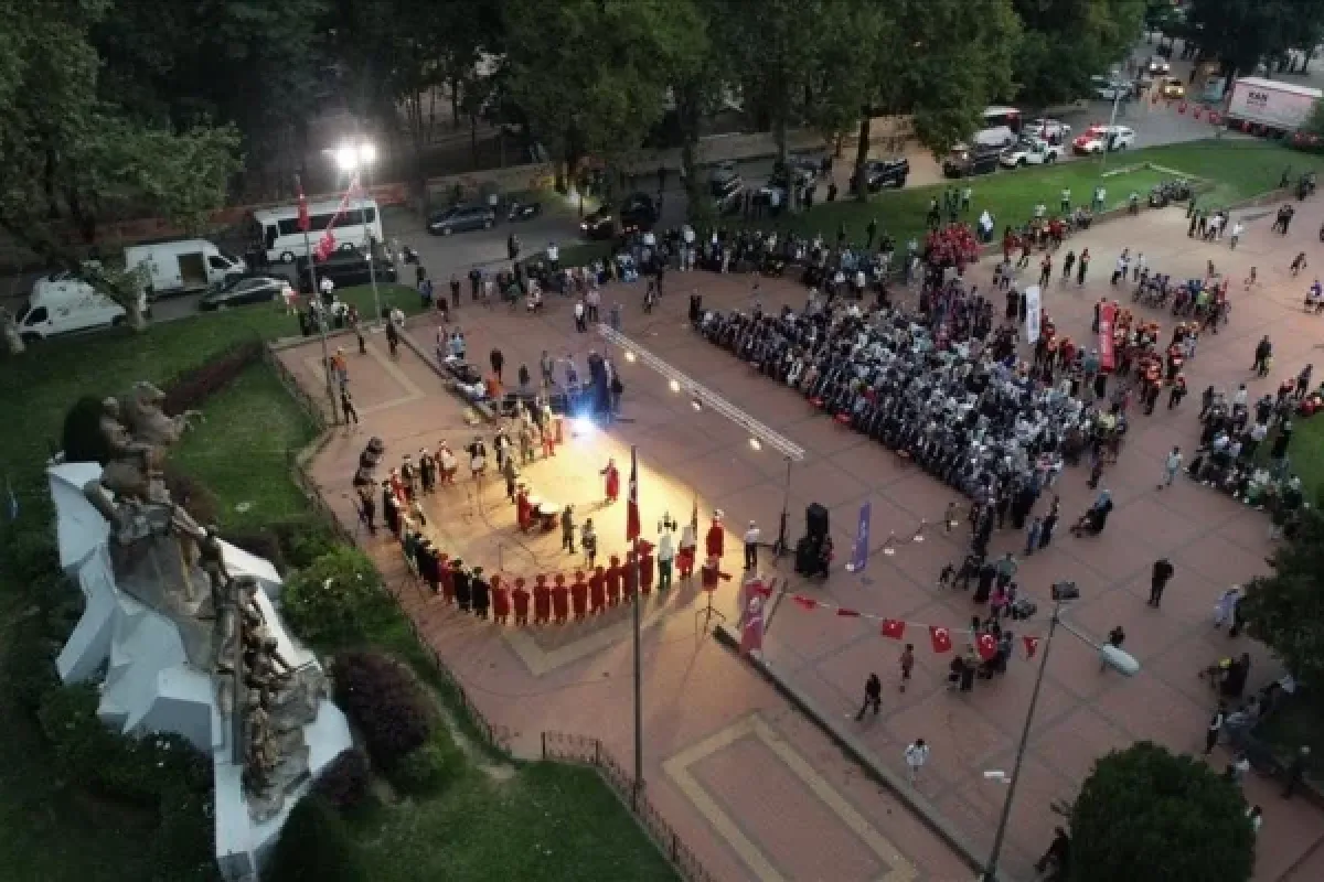 Kurtuluş Günü Fener Alayı Ve Konserle Kutlanacak