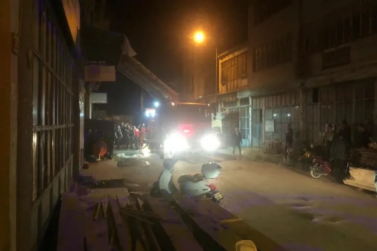 Mobilya imalathanesinde korkutan yangın