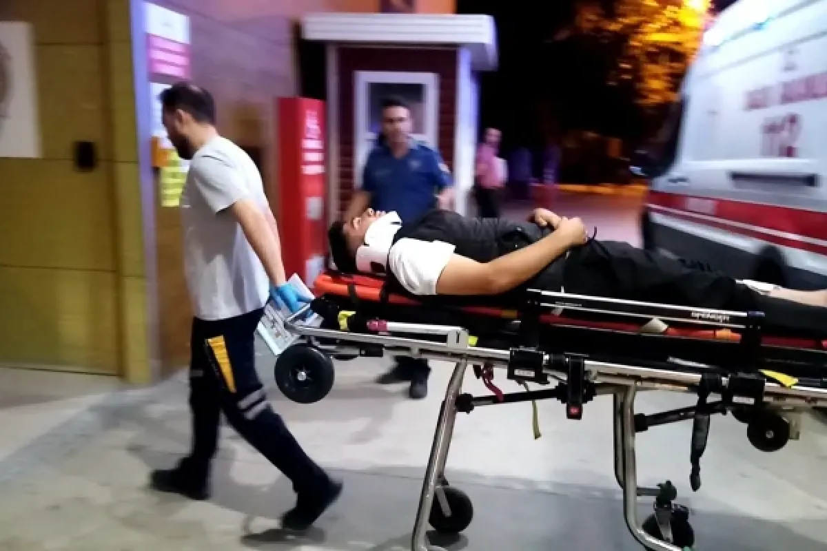 Moto kurye ile otomobil çarpıştı
