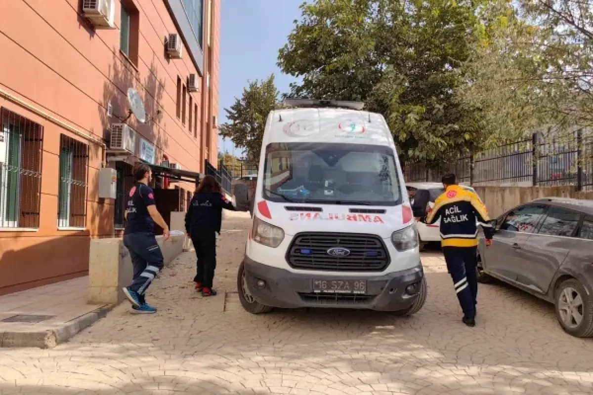 Şizofren, ailesini ve sağlık ekiplerini rehin aldı; 3 yaralı