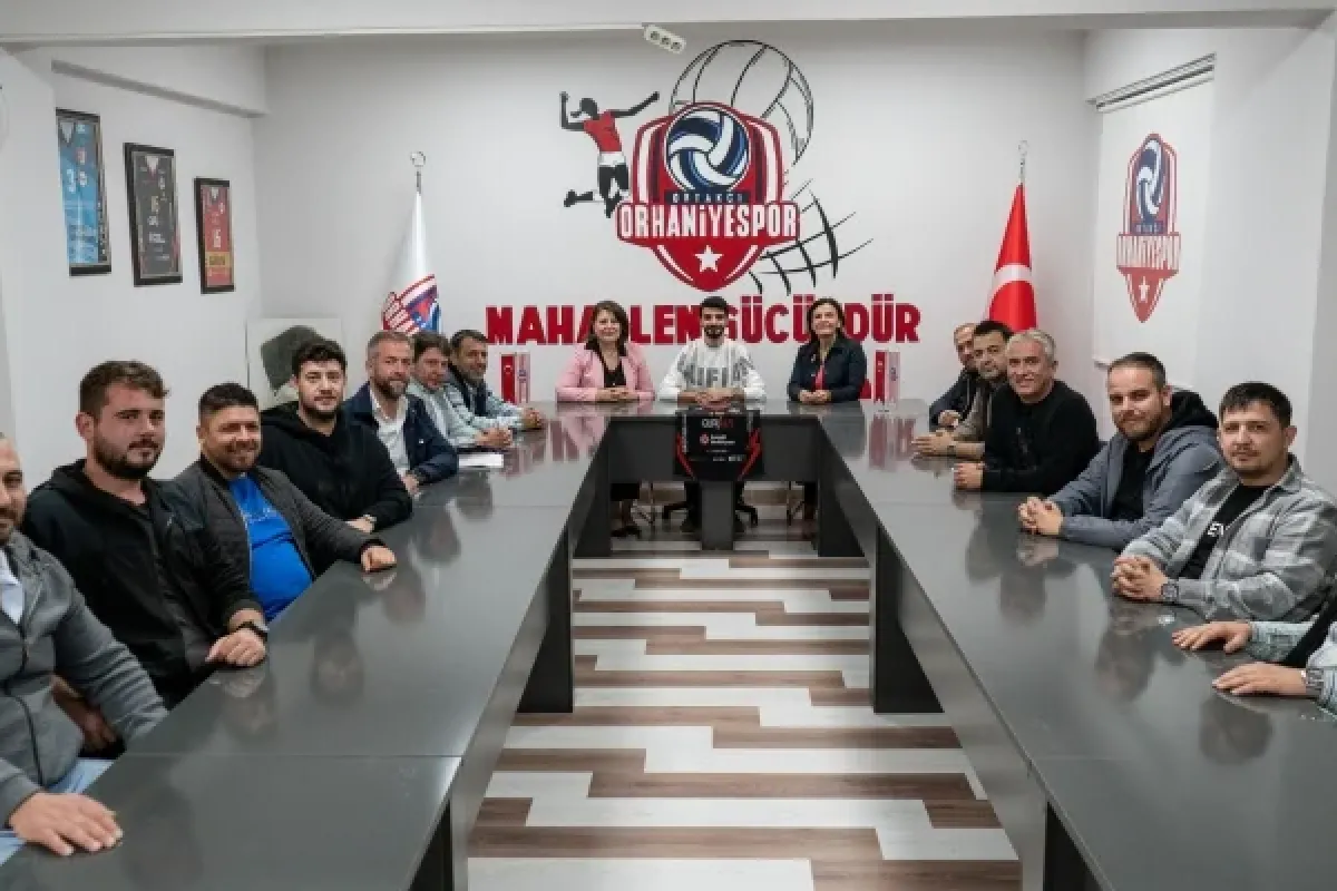Ortakçı Orhaniyespor Voleybol takımımının gögüs sponsoru Gürsan Sandalye oldu