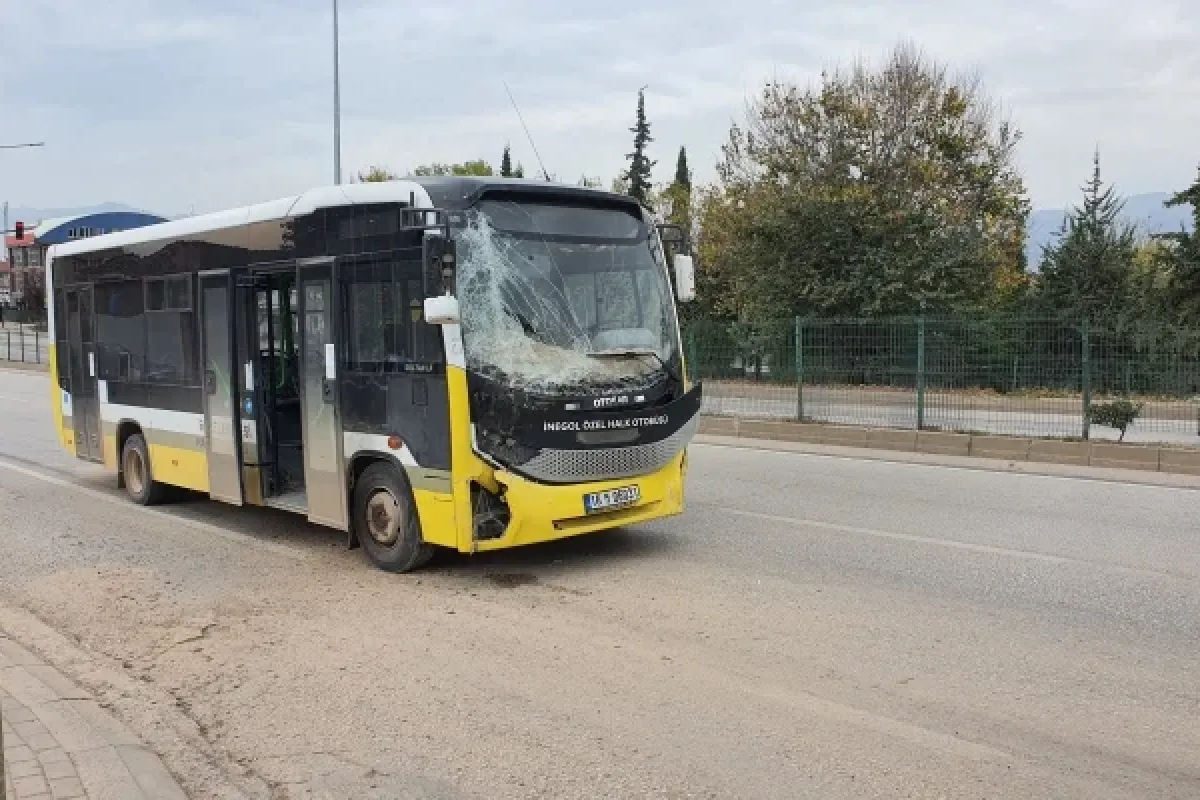 İnegöl'de halk otobüsleri çarpıştı: Yaralılar var