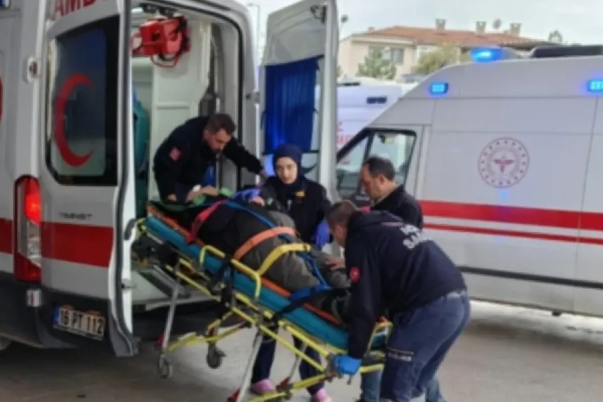 Kazada kolu kırıldı
