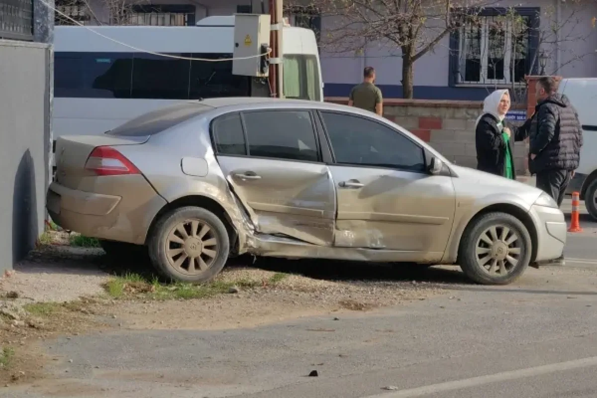 Aynı kavşakta yine kaza!