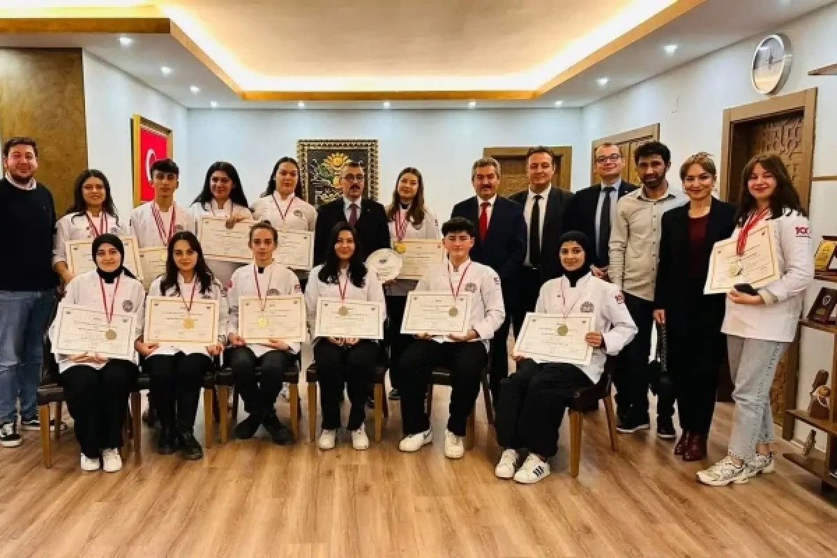 Kaymakam şampiyonları ağırladı
