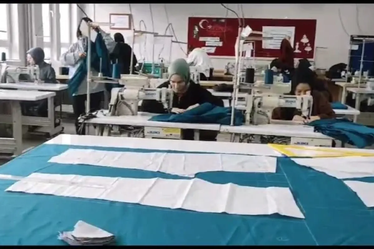Sağlık personellerinin kıyafetleri Nene Hatun Meslek Lisesinden