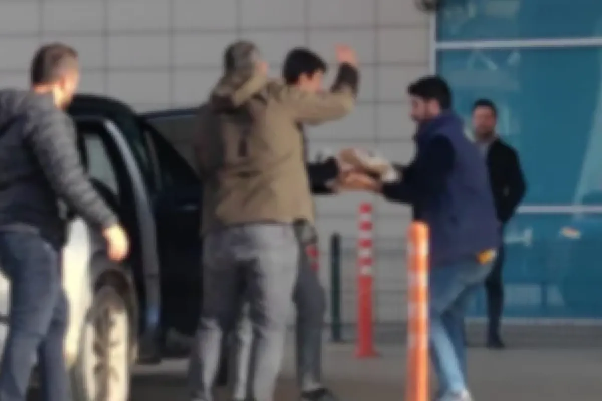 Elini makineye kaptırdı!