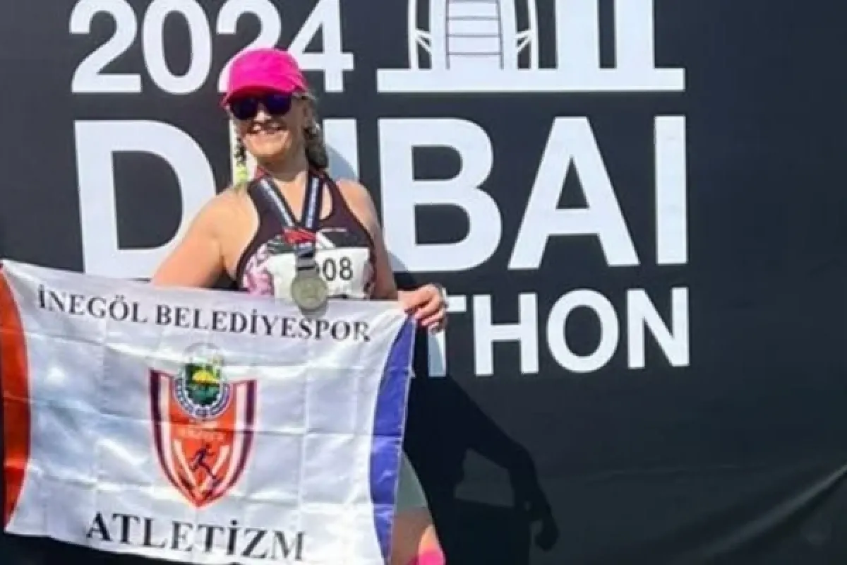 İnegöllü Kadın Sporcu Dubai Maratonunda Koştu