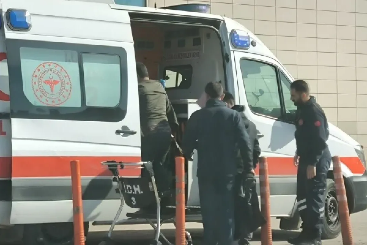 Elini makineye kaptırdı!