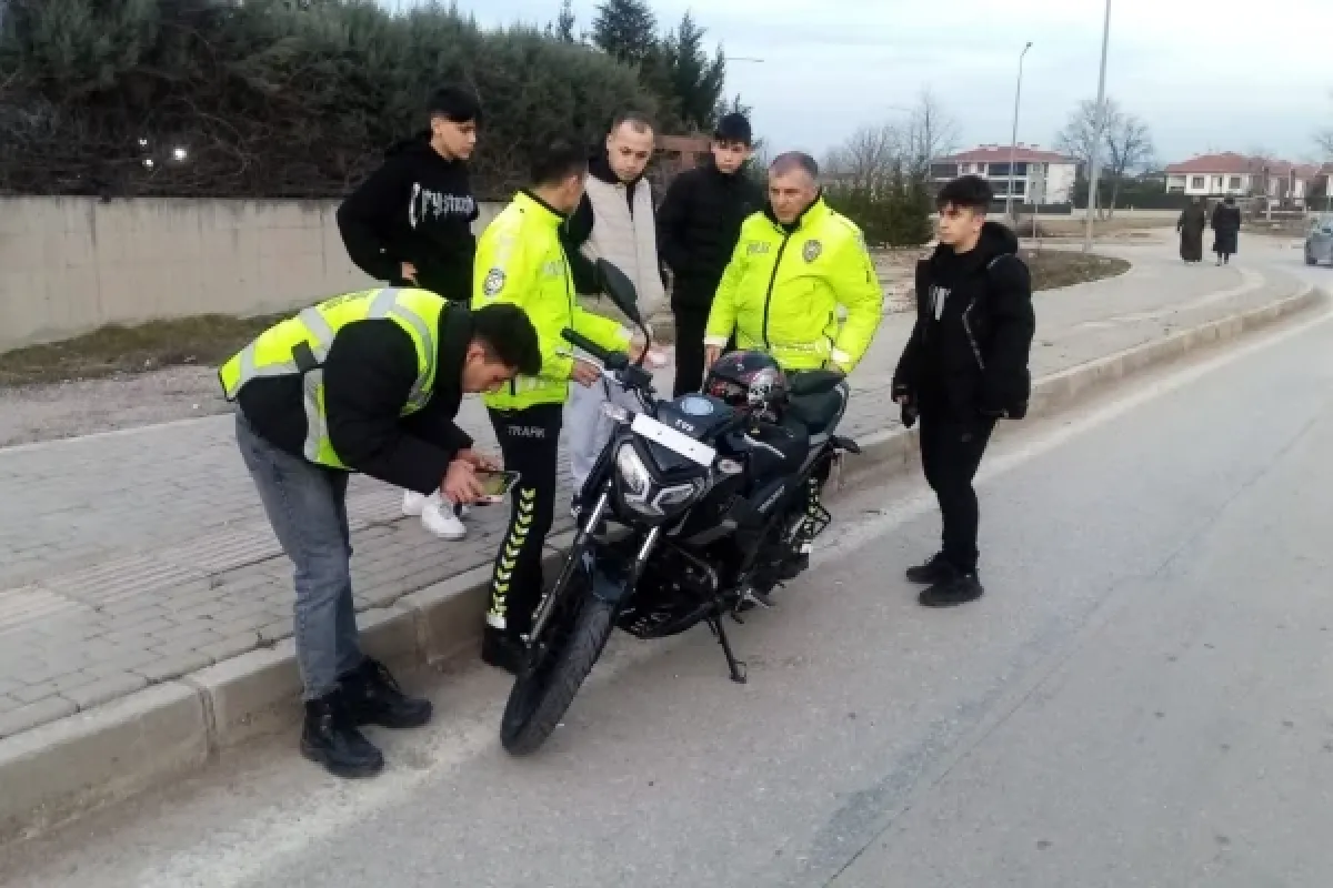 Yeni aldığı motosikletle kaza yaptı