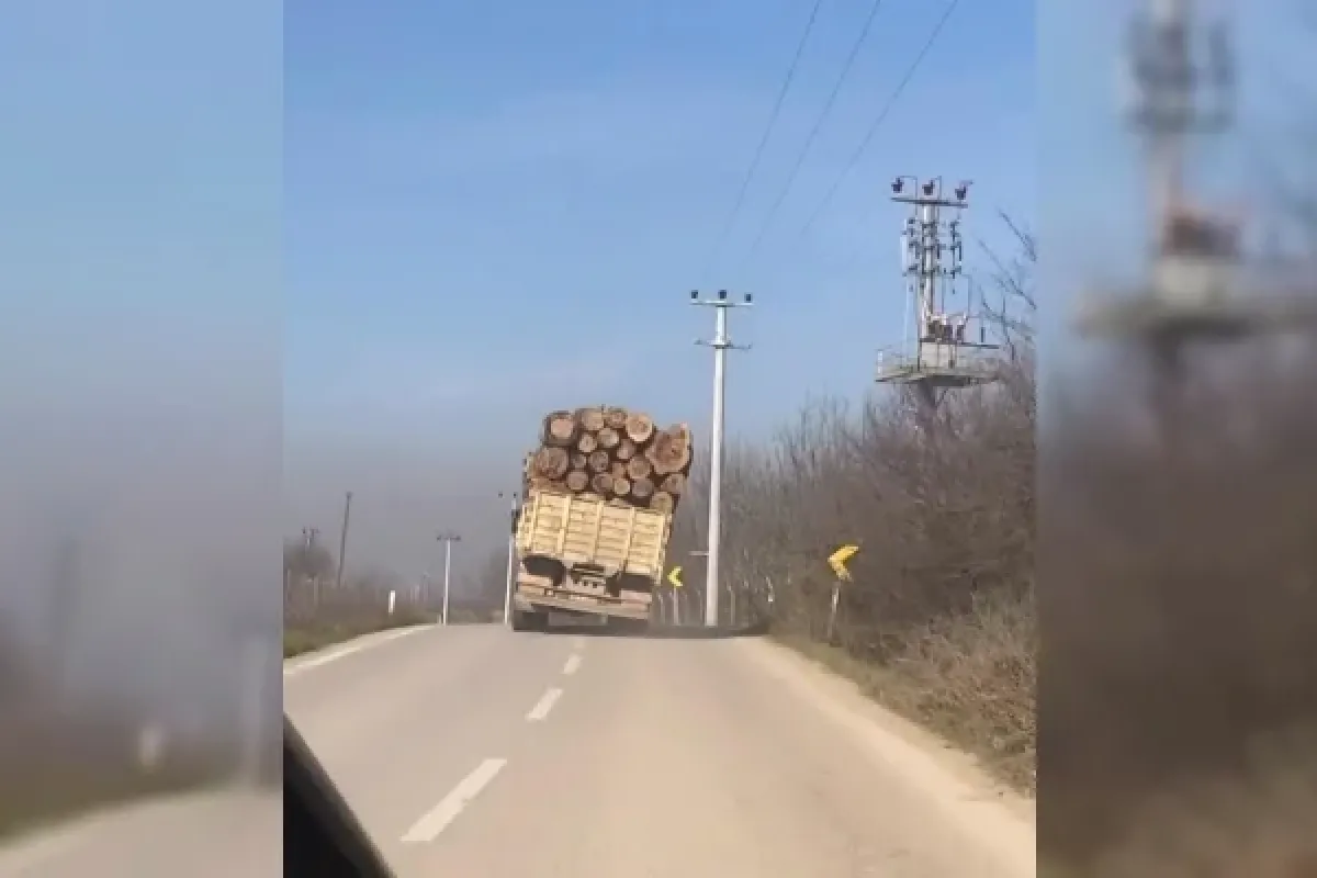 İnegöl'de üzerindeki ağırlıkla yana eğilen kamyonet korku saçtı