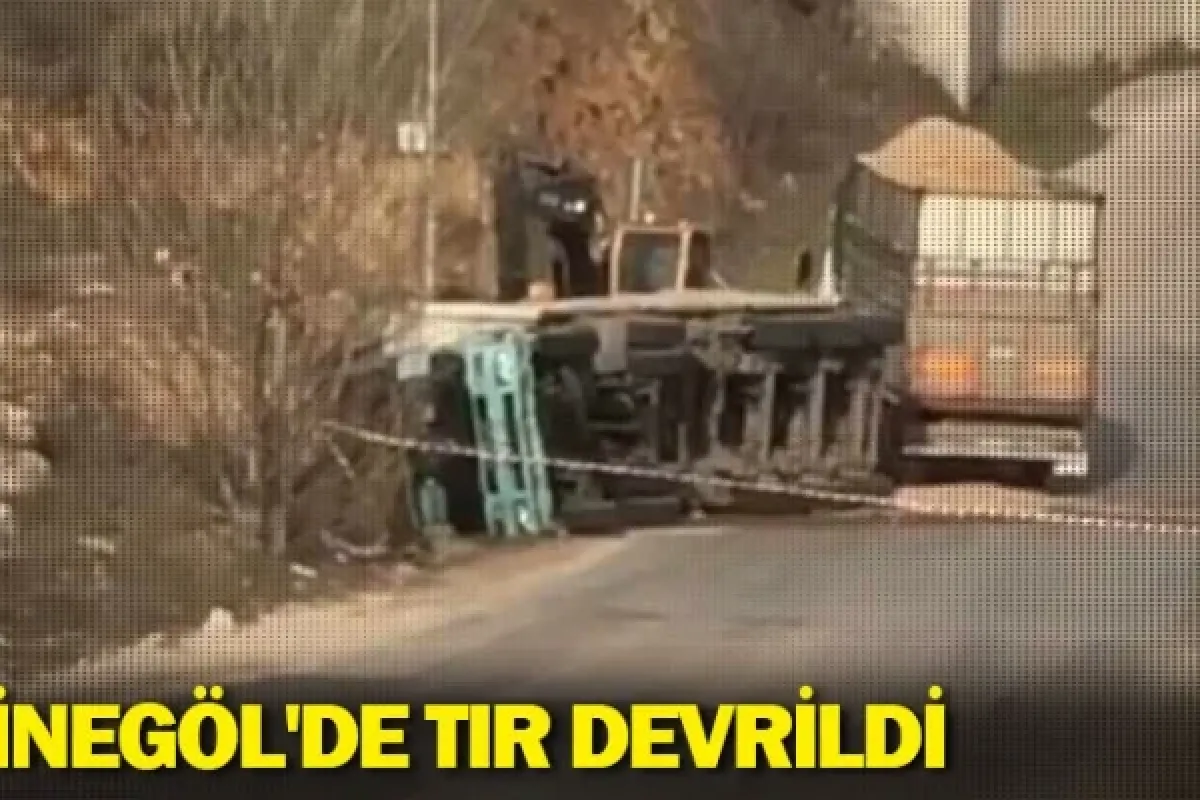 İnegöl'de TIR devrildi