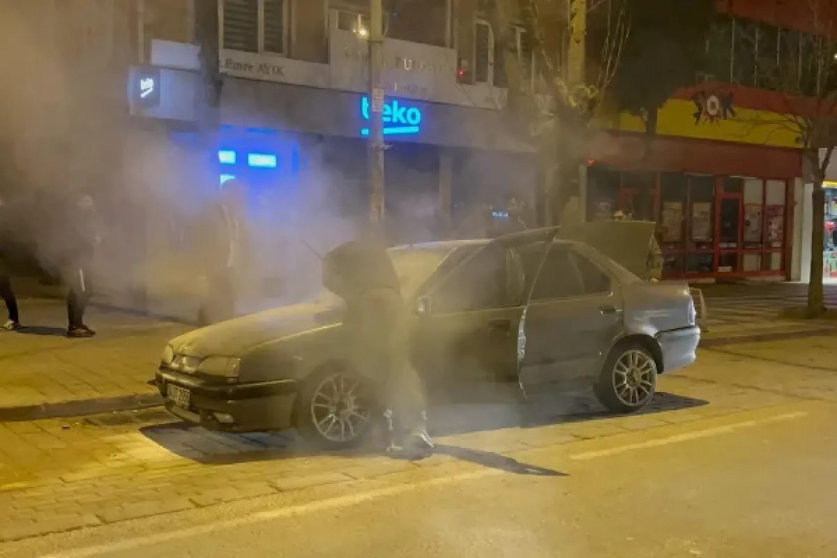 Seyir halinde alev aldı
