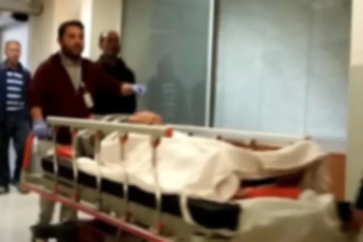 Tadilat için çıktığı çatıdan düştü