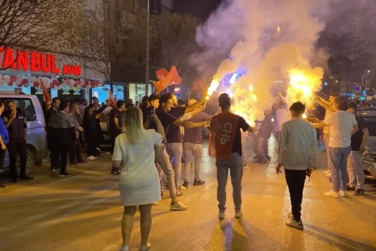 İnegöl'de meşaleli kutlama