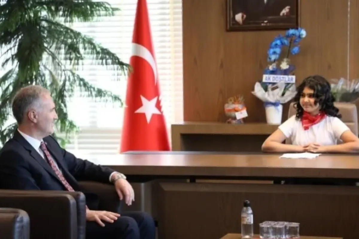 İnegöl Belediyesi’nde Başkanlık Makamı Çocuklara Verildi