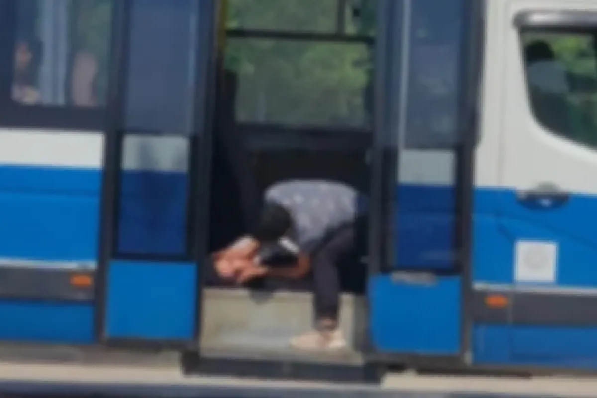 Şoför fenalaşan yolcuyu hastaneye yetiştirdi