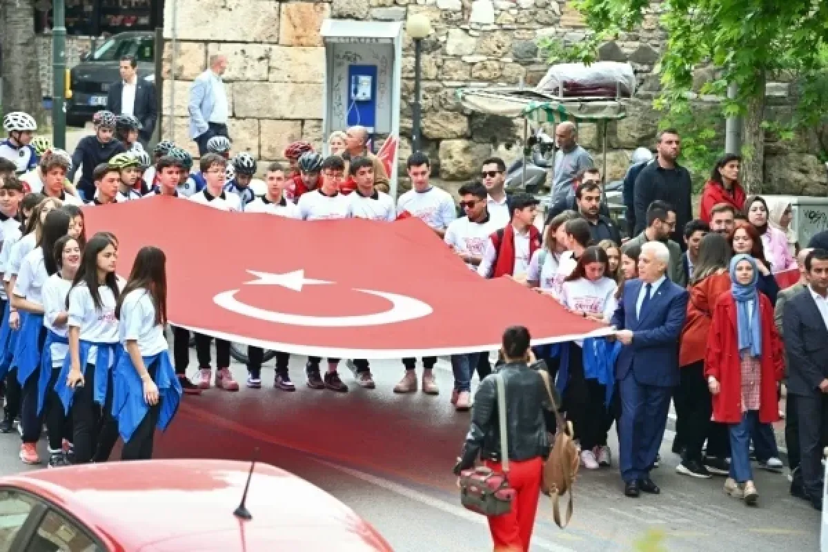 Bursa’da 19 Mayıs coşkusu kortej yürüyüşüyle başladı